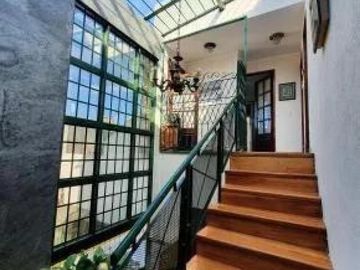 Casa en venta - 4 Dormitorios 3 Baños - Cochera - 195Mts2 - Villa Luro