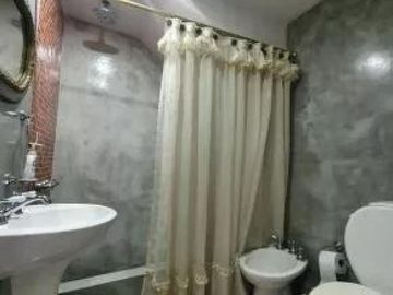 Casa en venta - 4 Dormitorios 3 Baños - Cochera - 195Mts2 - Villa Luro