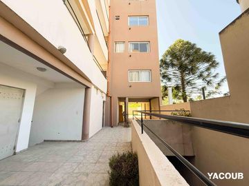 Departamento en venta - 2 Dormitorios 2 Baños - Cochera - 87Mts2 - La Plata