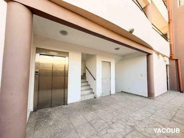 Departamento en venta - 2 Dormitorios 2 Baños - Cochera - 87Mts2 - La Plata