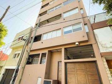Departamento en venta - 2 Dormitorios 2 Baños - Cochera - 87Mts2 - La Plata