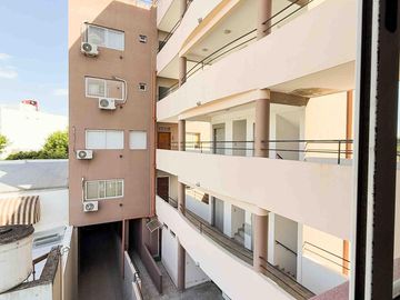 Departamento en venta - 2 Dormitorios 2 Baños - Cochera - 87Mts2 - La Plata