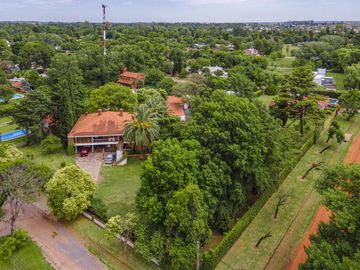 Quinta de 5 dormitorios sobre terreno de 3.744m² en Funes