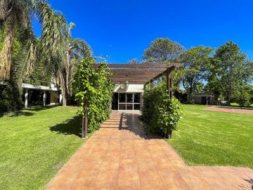 Quinta de 5 dormitorios sobre terreno de 3.744m² en Funes