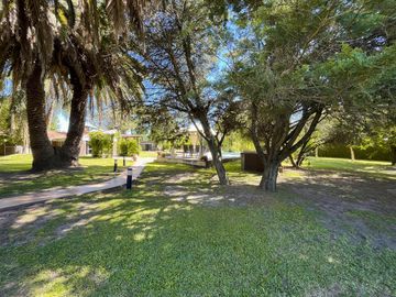 Quinta de 5 dormitorios sobre terreno de 3.744m² en Funes