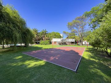 Quinta de 5 dormitorios sobre terreno de 3.744m² en Funes