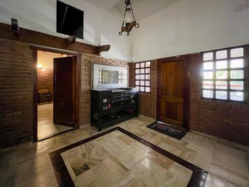 Quinta de 5 dormitorios sobre terreno de 3.744m² en Funes