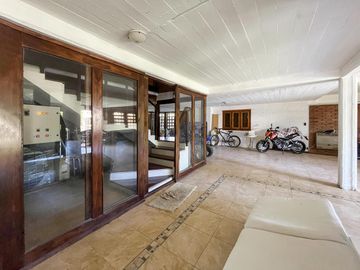 Quinta de 5 dormitorios sobre terreno de 3.744m² en Funes