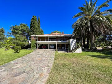 Quinta de 5 dormitorios sobre terreno de 3.744m² en Funes