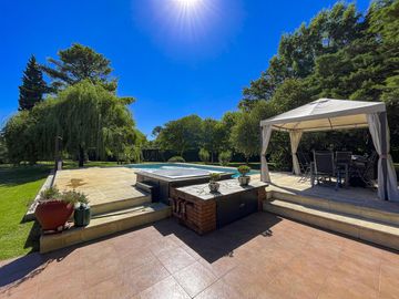 Quinta de 5 dormitorios sobre terreno de 3.744m² en Funes