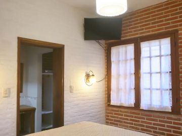 Hermoso chalet de 4 dormitorios en medio del bosque de Carilo