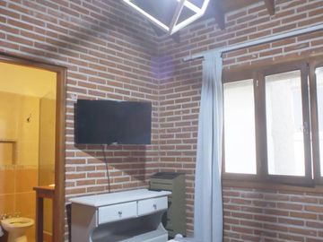 Hermoso chalet de 4 dormitorios en medio del bosque de Carilo