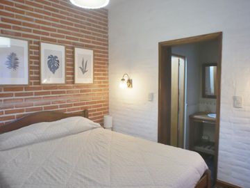 Hermoso chalet de 4 dormitorios en medio del bosque de Carilo