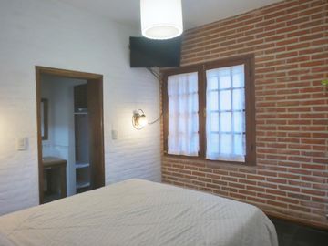 Hermoso chalet de 4 dormitorios en medio del bosque de Carilo