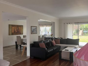 Casa en venta o alquiler en Barrio Privado Santa Ana