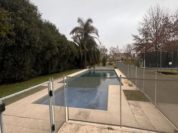 Casa en venta o alquiler en Barrio Privado Santa Ana