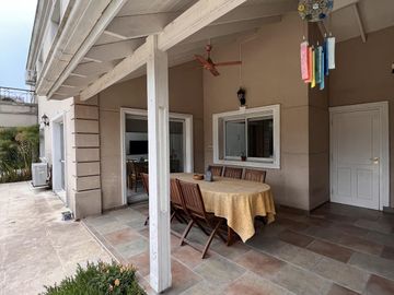 Casa en venta o alquiler en Barrio Privado Santa Ana