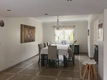 Casa en venta o alquiler en Barrio Privado Santa Ana