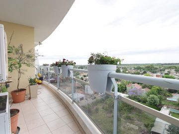 Departamento en venta 4 ambientes en Berazategui con cochera doble y vista al río