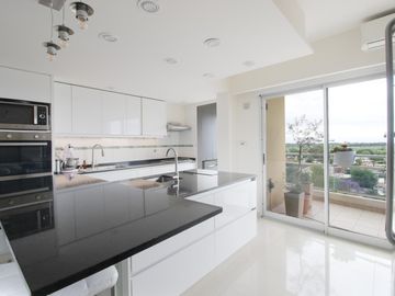 Departamento en venta 4 ambientes en Berazategui con cochera doble y vista al río