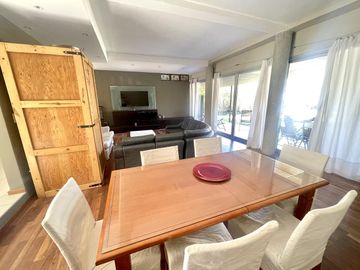 CASA EN VENTA LA ARBOLEDA  - 4 Dormitorios  - Oficina -  Pileta - Gran parque  - Escritura