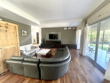 CASA EN VENTA LA ARBOLEDA  - 4 Dormitorios  - Oficina -  Pileta - Gran parque  - Escritura
