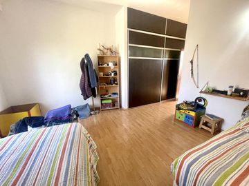 CASA EN VENTA LA ARBOLEDA  - 4 Dormitorios  - Oficina -  Pileta - Gran parque  - Escritura