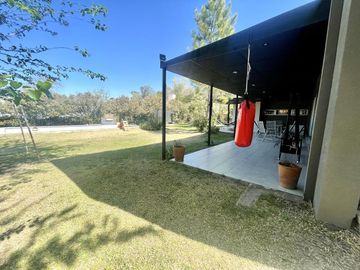 CASA EN VENTA LA ARBOLEDA  - 4 Dormitorios  - Oficina -  Pileta - Gran parque  - Escritura