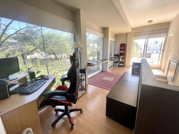 CASA EN VENTA LA ARBOLEDA  - 4 Dormitorios  - Oficina -  Pileta - Gran parque  - Escritura