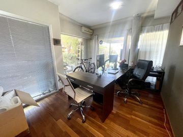 CASA EN VENTA LA ARBOLEDA  - 4 Dormitorios  - Oficina -  Pileta - Gran parque  - Escritura