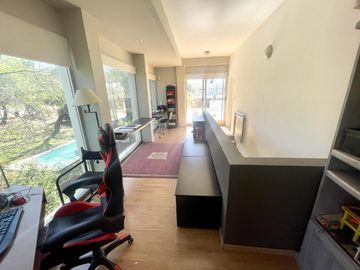 CASA EN VENTA LA ARBOLEDA  - 4 Dormitorios  - Oficina -  Pileta - Gran parque  - Escritura