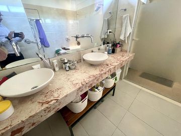CASA EN VENTA LA ARBOLEDA  - 4 Dormitorios  - Oficina -  Pileta - Gran parque  - Escritura