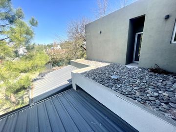 CASA EN VENTA LA ARBOLEDA  - 4 Dormitorios  - Oficina -  Pileta - Gran parque  - Escritura