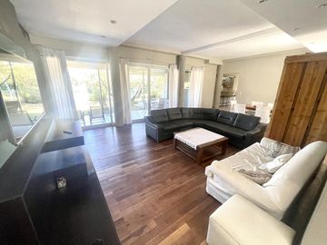 CASA EN VENTA LA ARBOLEDA  - 4 Dormitorios  - Oficina -  Pileta - Gran parque  - Escritura
