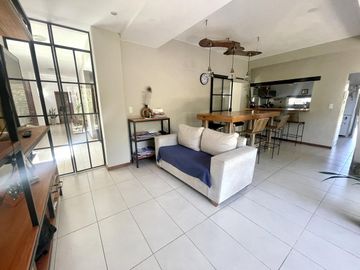CASA EN VENTA LA ARBOLEDA  - 4 Dormitorios  - Oficina -  Pileta - Gran parque  - Escritura