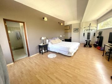 CASA EN VENTA LA ARBOLEDA  - 4 Dormitorios  - Oficina -  Pileta - Gran parque  - Escritura