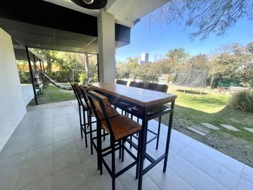 CASA EN VENTA LA ARBOLEDA  - 4 Dormitorios  - Oficina -  Pileta - Gran parque  - Escritura