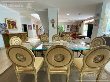 Casa en venta de 4 dormitorios en suite  con fondo al Lago en Abril Club de Campo, Guillermo Hudson