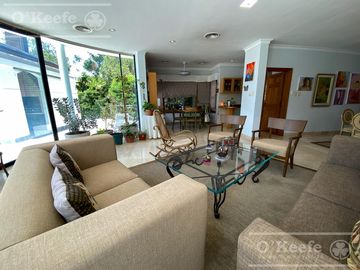 Casa en venta de 4 dormitorios en suite  con fondo al Lago en Abril Club de Campo, Guillermo Hudson
