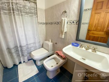 Casa en venta de 4 dormitorios en suite  con fondo al Lago en Abril Club de Campo, Guillermo Hudson