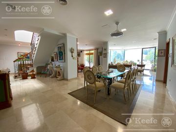 Casa en venta de 4 dormitorios en suite  con fondo al Lago en Abril Club de Campo, Guillermo Hudson
