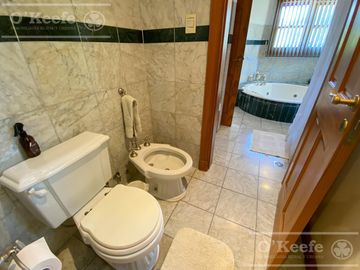Casa en venta de 4 dormitorios en suite  con fondo al Lago en Abril Club de Campo, Guillermo Hudson