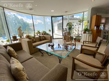 Casa en venta de 4 dormitorios en suite  con fondo al Lago en Abril Club de Campo, Guillermo Hudson