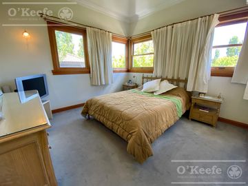 Casa en venta de 4 dormitorios en suite  con fondo al Lago en Abril Club de Campo, Guillermo Hudson