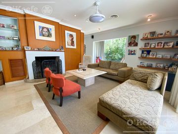 Casa en venta de 4 dormitorios en suite  con fondo al Lago en Abril Club de Campo, Guillermo Hudson