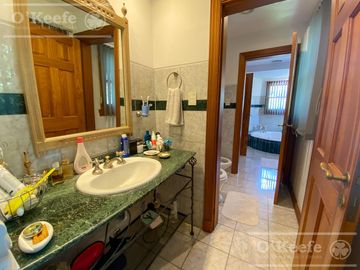 Casa en venta de 4 dormitorios en suite  con fondo al Lago en Abril Club de Campo, Guillermo Hudson