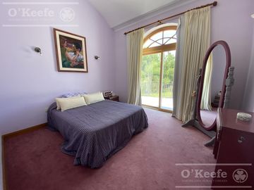 Casa en venta de 4 dormitorios en suite  con fondo al Lago en Abril Club de Campo, Guillermo Hudson