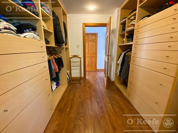 Casa en venta de 4 dormitorios en suite  con fondo al Lago en Abril Club de Campo, Guillermo Hudson