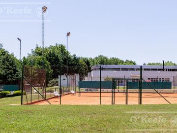 Casa en venta de 4 dormitorios en suite  con fondo al Lago en Abril Club de Campo, Guillermo Hudson