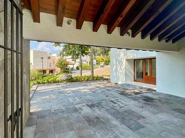 Casa remodelada en esquina